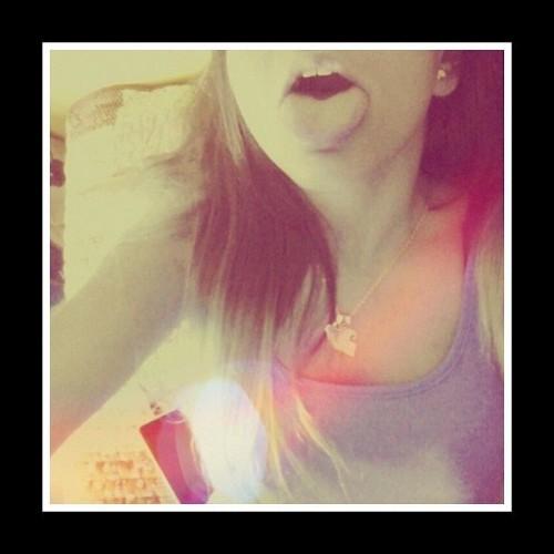 abru_a's profile picture. Llalala..  Soy boluda y me la banco. No me jodan. Twittera hasta la muerte ❤  Wp: 1569317561