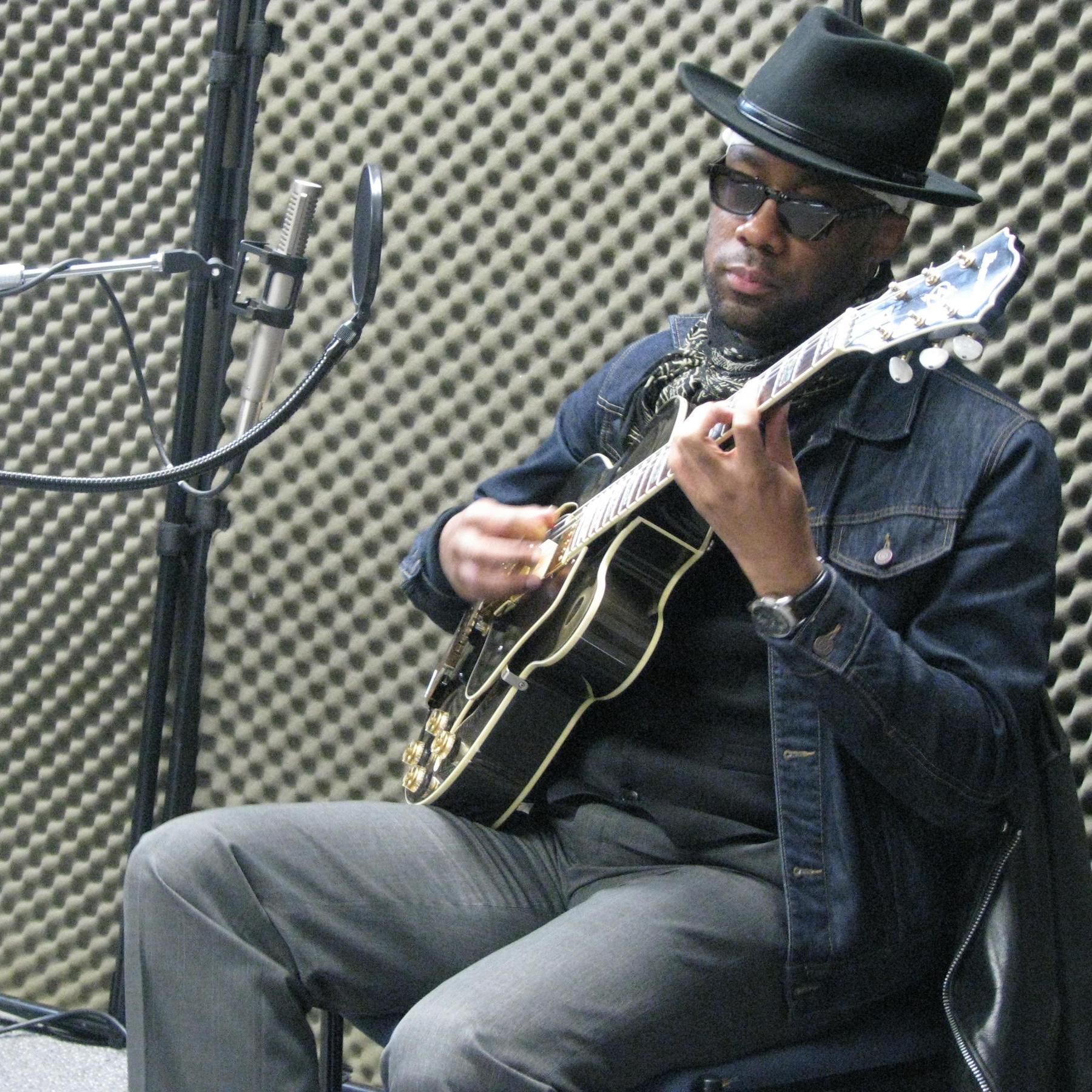 Jin J. X is a singer songwriter, #jazz #guitarist, and multi instrumentalist. Let's talk music.