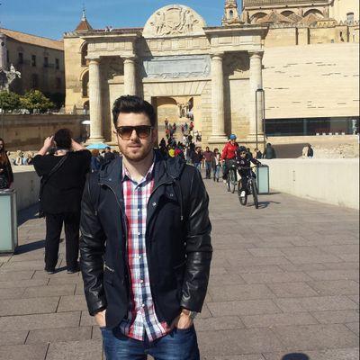 Estudiante RR.LL y RR.HH en la UMA. La vida va por etapas; la gracia esta en saber cuando comenzar, terminar y reanudarla. Amante de la lectura y el deporte.