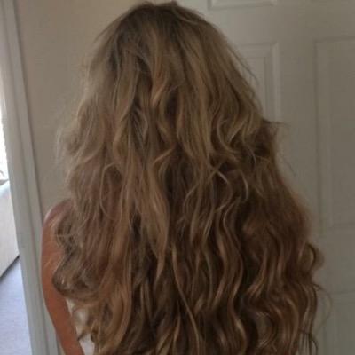 Fully Qualified and highly experienced mobile hair extensionist in Teesside. Contact 07736583191 to book your free consultation!