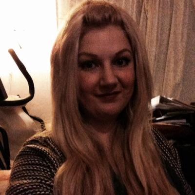 Law, economics and languages student  - Vegan - Loves vintage Styles  - ❤️gardening+feeding the Birds, local History and Shipwrecks, Cavaliers and Cats.Happy.