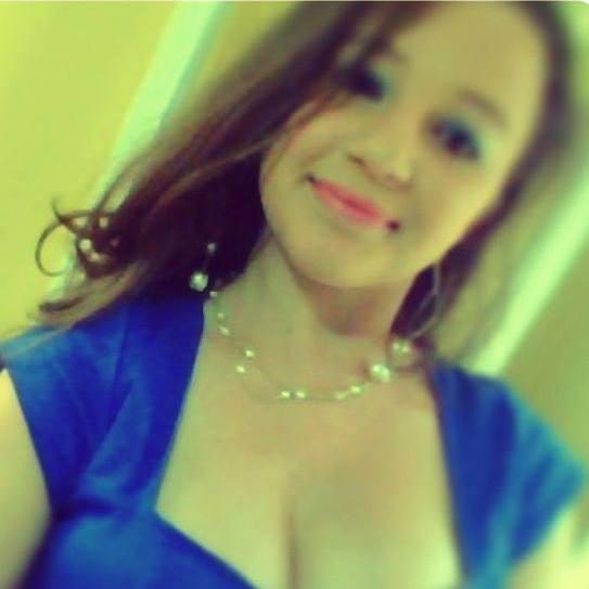 Se quiser derrubar alguém, apenas sorria. Pois a felicidade alheia incomoda os invejosos.