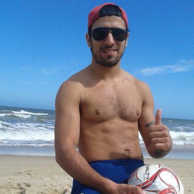 Un buen jugador te gana un partido, un buen equipo un campeonato.
Géminis.
Apasionado del Fútbol. 
Admiración por el Boxeo.