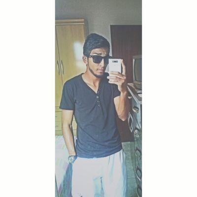 Eu só sei que nada sei, sigo a intuição, vivo a vida a cada dia pra mim é uma lição .. ✌
