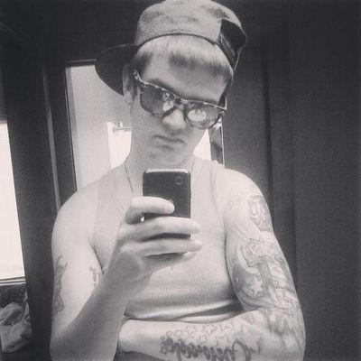 Im Paul im 21 and down to meet anyone and to do anythingg....HMU!
