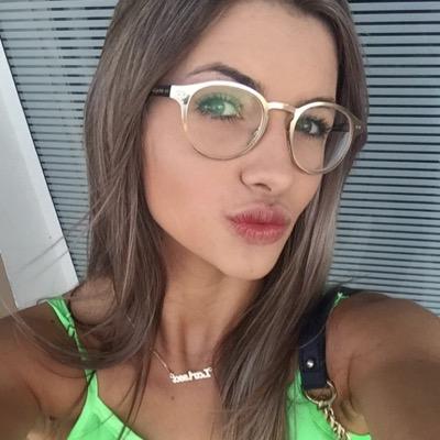 laara_bn's profile picture. Quando você olha somente os obstáculos, acaba esquecendo o que realmente quer e o que consiguirá se lutar e seguir adiante, não olhe p/ distância, e sim, seu S2