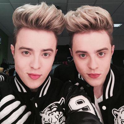 jedward  you make me happy ☆ life isnt about your hero's following u or tweeting you just your support makes them love u