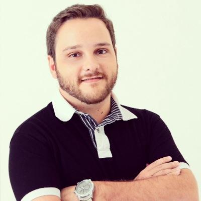 Publicitario, mas marketeiro por opção. Paulista, mas cearense de coração.