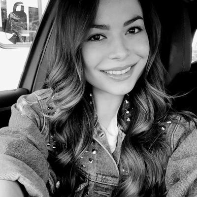 CarlyShayDN's profile picture. The slightly taller half of iCarly.