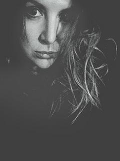 La confianza es como un espejo. Una vez roto, se puede adre.lar, pero aun se pueden ver las grietas.