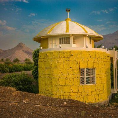 ‏قـلـوبـنا مــن طيبها تـحـفـظ الطيب
واللي يجينا من ردى الناس ننساه
حنا بشر نخطي مع الوقت ونصيب
وأن بان في ثوب الخوي شق نرفاه