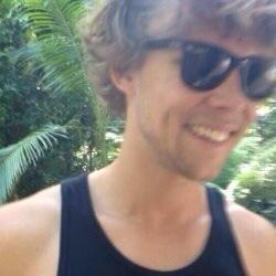 847 km me séparent du câlin que j'attends depuis longtemps. Mais on est plus forte que la distance. #Ashton #Laura #Harry. They are my everything. ❤ 21/06/14