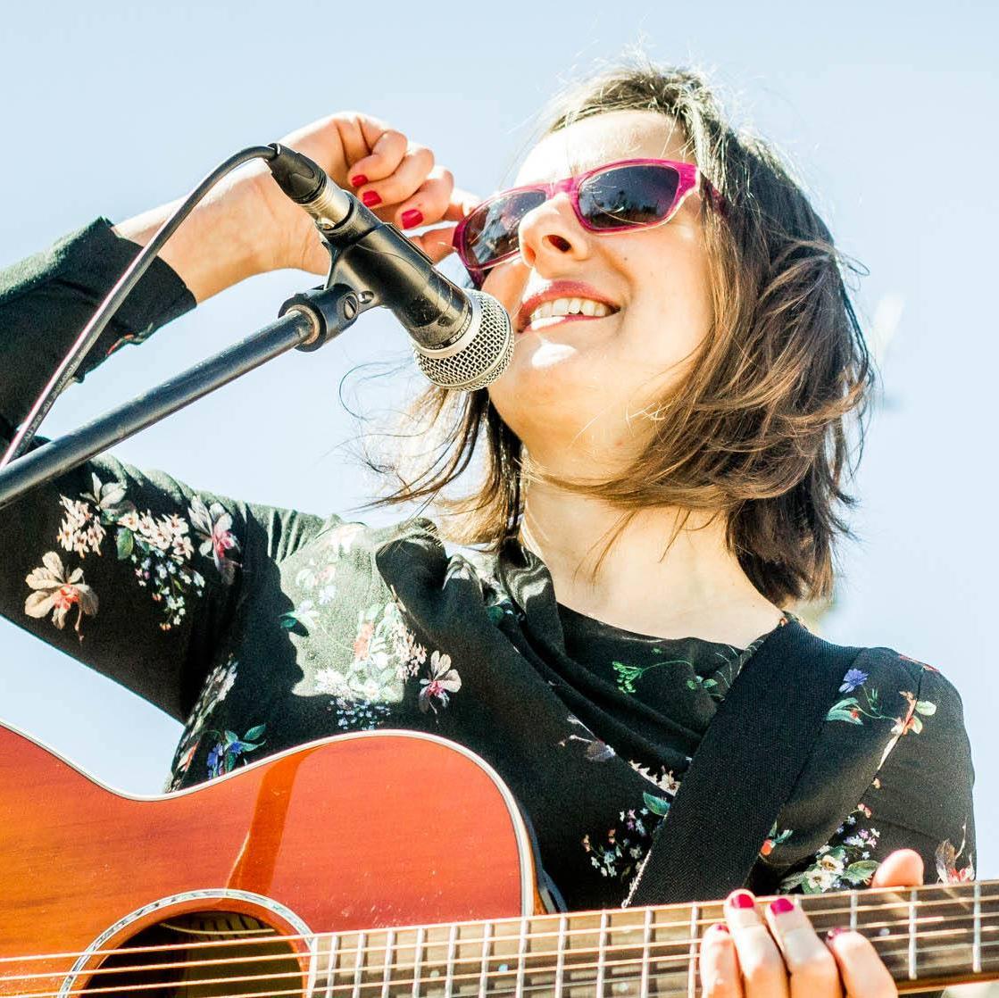 Hago canciones. ¿Qué otra cosa podría hacer?                 https://t.co/r8AqKFpJtZ https://t.co/1pOYbtl18C https://t.co/LLhmqXm6sw