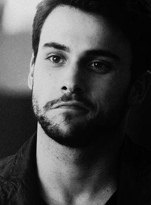 Futuro abogado al servicio de Annalise. ¿Objetivos desesperados? Requieren medidas desesperadas.
~Intenta resistirte a mi.~
{Homosexual} [+18]