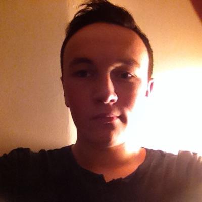 fb : tomravoisin 
snap : tomramoureux ( deso il etait deja tous pris ) 
cherche une soeur de coeur mais je suis en couple