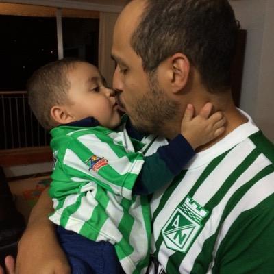 Apasionado por el fútbol, enamorado de AtlNacional, encantado por Radiohead, amante de mi esposa, mi hija Sarita y Emilio.. fanático x conviccion y hasta más