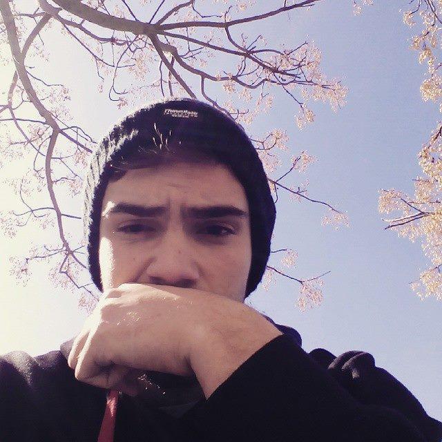 detor41's profile picture. Vengo d donde los sueños se compran
De dónde la mentira gana a las verdades 
De dónde la alegría llega y muere joven 
Y el pan d cada día es apartar  rivales