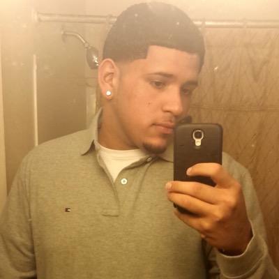 I'm 22, 6'3, play basketball, work, and have an education. #PatsNation #TeamLeBron #FamilyFirst #Scorpio 
Snapchat: Eloyfigg 
Insta: Eloyfigg