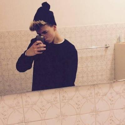 Mickey Meço 1,73.. ❤️ Instagram: https://t.co/WXVji50HE0… Skype: ruipereira2_1 Face:https://t.co/KxfZB4sgZw…
