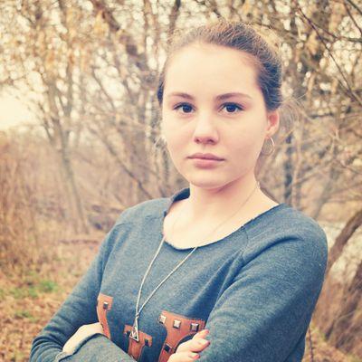 Пошлості забагато,гарні карі очі,гармонійна,странна,красива-вообщєм всі хороші комплімєнти,які мені говорили,все те є  правдою с: