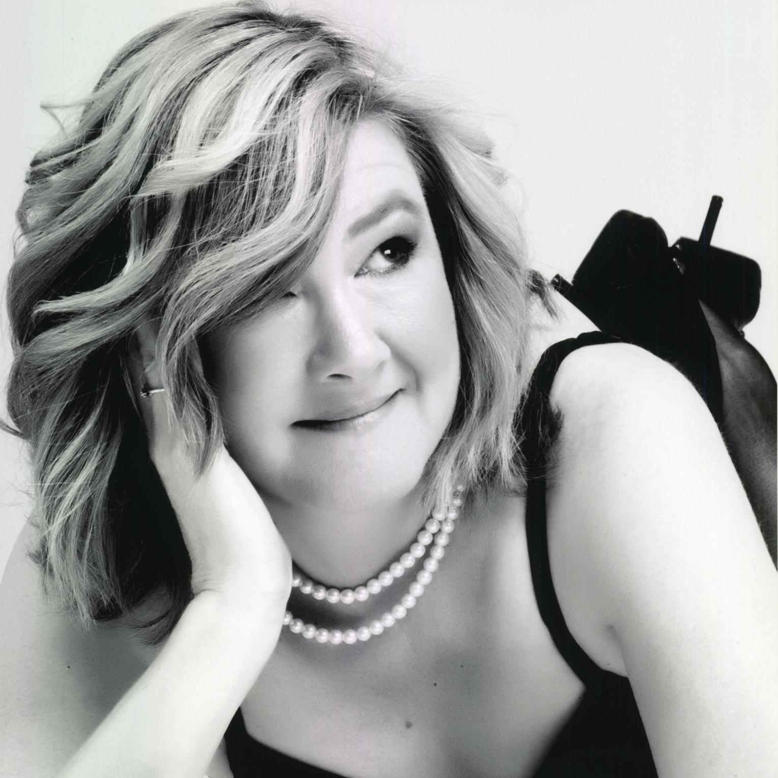 Girl geek, Humanities graduate, LGBT+ role model and lover, of wine, gin, people and music. she/her.