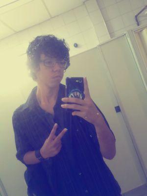 Tenha o prazer de ser quem você é, sabemos que nossas asas são falhas - Black Veil Brides ✌