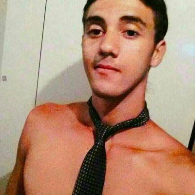 solteiro,18 anos,rio de janeiro ,brasil,obs:nao mordo nao so se pedir
