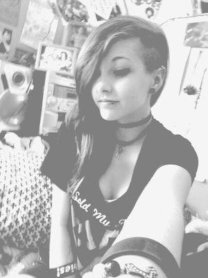 givin_in_to_sin's profile picture. 