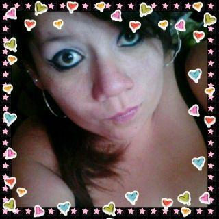 soy blanca tngo 22 me gusta la banda reggaeton y salsa  mid 1.60 y soy yenita tngo nbio