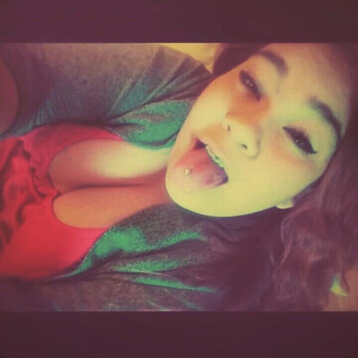18- Bisexual  - Canada Mississauga    -Singleeee   ***Philippino&French .   IG - carolinemollinsxo . NINEZEROFIVE