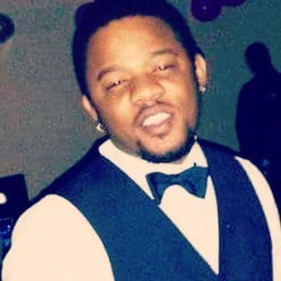 bab'tsi est un artsite musicien chanteur d'afro soul et de gospel hurbain ,consultant et entrepreneur  musicale