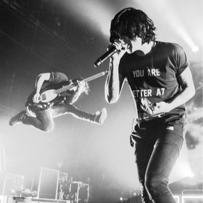 i'm sinking like a stone in the sea, i'm burning like a bridge for your body.