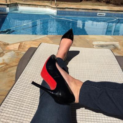 A beautiful blonde sugar baby blessed to be spoiled by my sugar daddy(s). Follow me to keep up with my adventures! Link below to my blog &  IG: thatblondesb