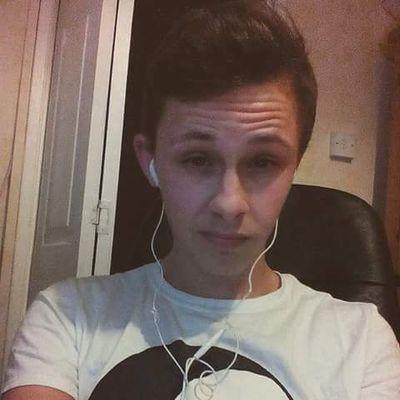 18 years young, hate sarcasm unless im the one dishing it out, thats it really  peace ✌