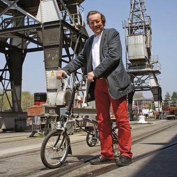 Publicity shy mayor/king of Bristol... Motorist, ageing hipster, hypocrite, yellow trouser lover. Paying the penalty charge willingly from my own pocket