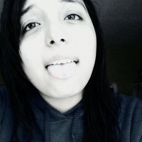 me gusta paramore, soy directioner, me gusta el anime, soy criaturita del señor y me gusta holasoygerman y juegagerman , tambien me gusta el rock , leer
