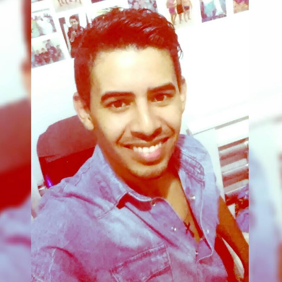 Corinthiano Roxo 21 Anos, Aquariano e Chato.
Falem Bem Ou Falem Mal O Que Importa é Que estão Falando de Mim!
http://t.co/3zKrOUPS
O Estorado da Net!