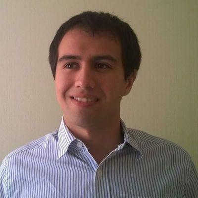 Ingeniero Comercial en Universidad de Talca.