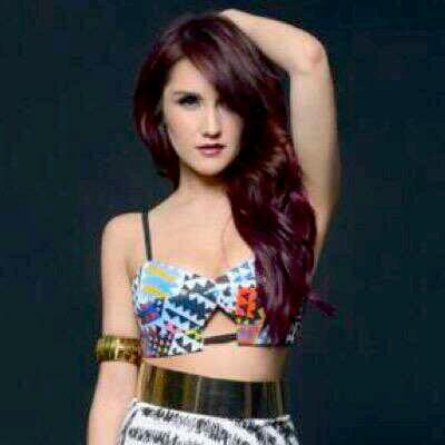 Since 26/09/14 Twitter dedicado a Cantante, Autora y Actriz @DulceMaria En Venezuela  Somos Dulcetes unidos Estamos aquí por un mismo sueño nuestra Guerrera❤