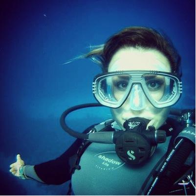 PADI MSDT #scuba instructor, #freediver, #surfer & writer. #Shark fanatic, passionate conservationist & avid traveller. Instagram: @Scuba_Siren