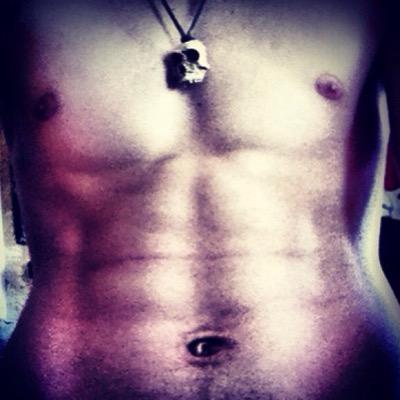Follow moi si tu veux du sexe! 
( j'adore lecher vos minous :-p )