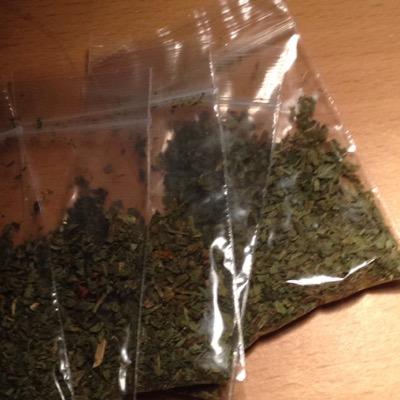 $Weed$ im a 15 year old,I spin around and get kills then upload it to youtube.