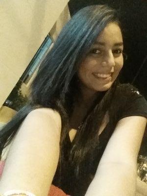 Lic.en Ingles, disfrutando cada momento de la vida,  amo bailar, reir, la pelis  y mi familia!!  Creo en Dios :D