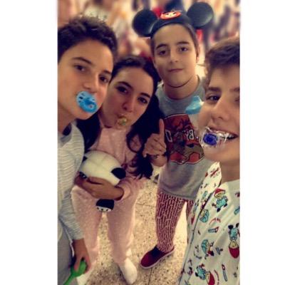 Que a pressa passe, Que a noite aquiete, E o tempo pare, Assim a vida vale a pena, Mesmo que a distancia seja grande, E a saudade não seja pequena!