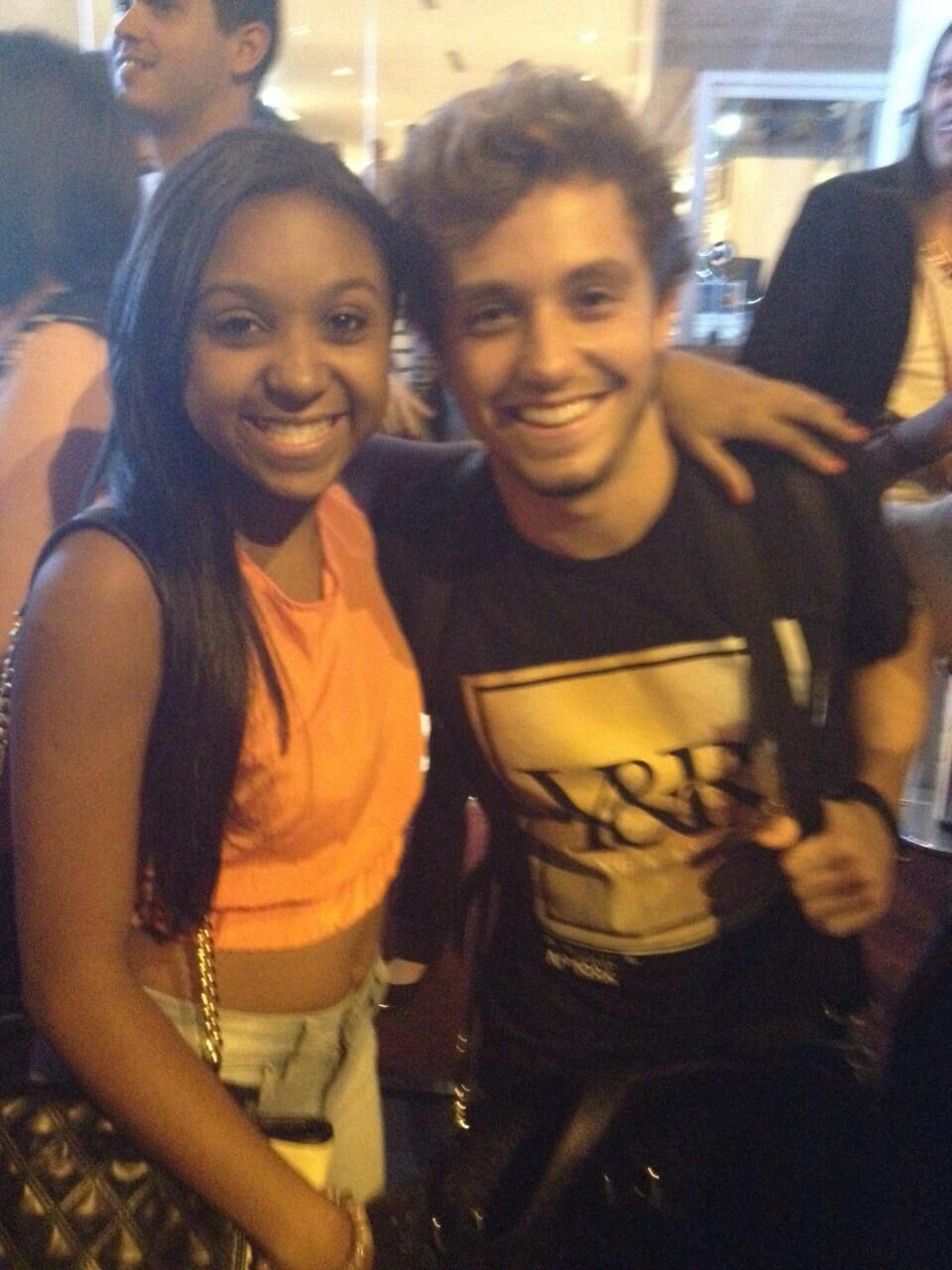 De todos os loucos do mundo eu quis você porque a sua loucura parece um pouco com a minha(8' O melhor ídolo de todos Sz @Chrismonassa 05/01/2014