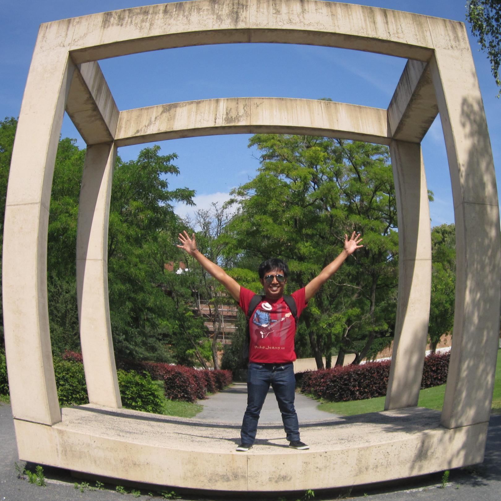 Violinist, arranger, music director & conductor of AMARI JOGJA