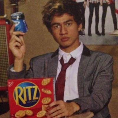 follow @ccuddlyluke! she gave you this free follow, tysm(((-:
