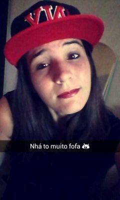 -Skatista
-Judoca
-Mineira
-18 aninhos
-Solteira