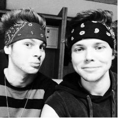 Tweet me your favorite 5sos fanfics!