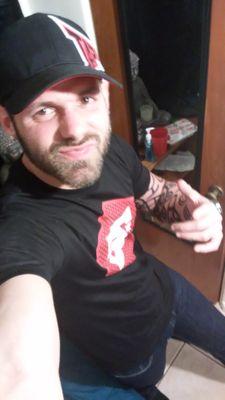 28 years old,single daddy of a beautiful 5 years old princess..Puerto Rican 100% living in Florida which I looooove it...